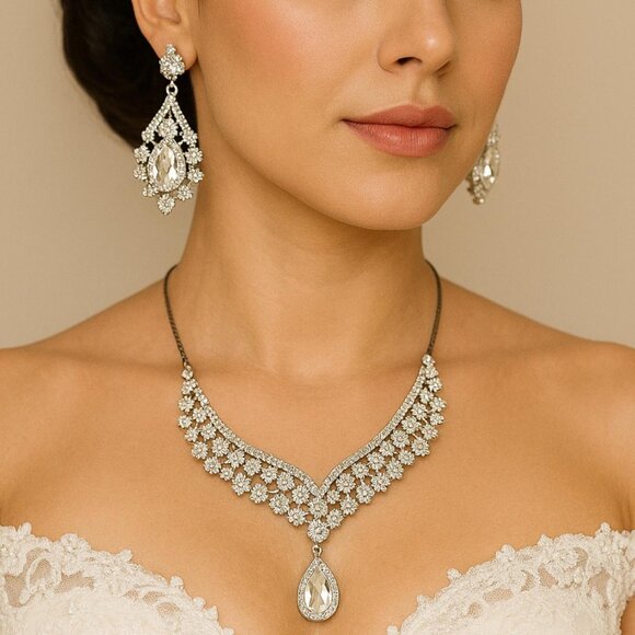 Jewelry - NWOT Glass Crystal Statement Necklace & Earring Set